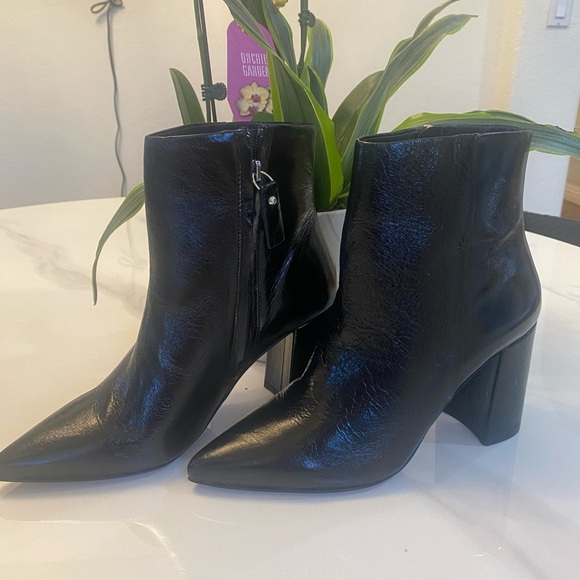 Barneys New York Black Leather Pointed Toe Ankle Boots - Size 37 - Picture 2 of 7